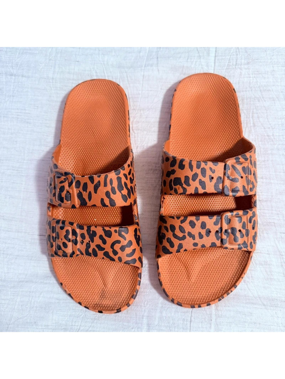 Freedom Moses leopard Leo slides